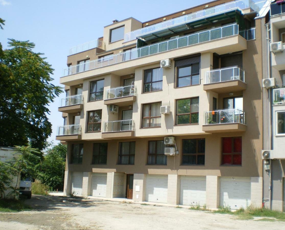 Park View Apartment Plovdiv With Parking Bagian luar foto